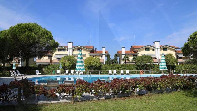 Residence Marco Polo Eraclea Mare Eksteriør billede