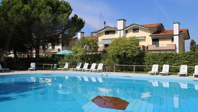 Residence Marco Polo Eraclea Mare Eksteriør billede
